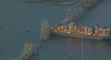 Barco impacta puente en Baltimore y caen vehículos al río; buscan sobrevivientes | VIDEO