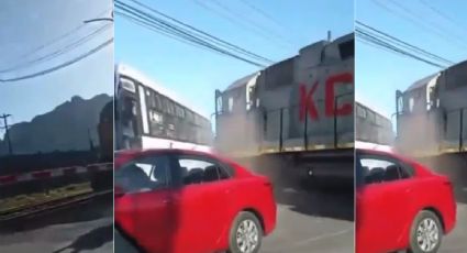 Tren embiste a camión de pasajeros que invade vías I VIDEO