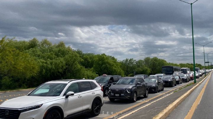 Largas filas en Puente 2 de Nuevo Laredo por fallas en Capufe