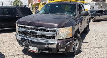 Mujer invade preferencia  y choca de frente en la Colonia Américo Villarreal