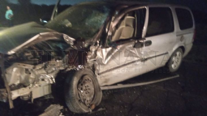 Impresionante choque de autos deja a dos personas lesionadas en Carretera Anáhuac