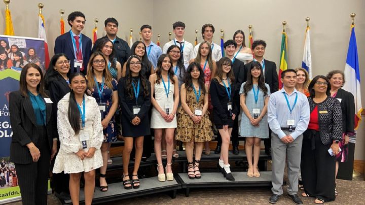 Reciben estudiantes becas de 40 mil dólares en Laredo