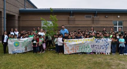 Estudiantes de primarias de Laredo festejan el Día de la Tierra