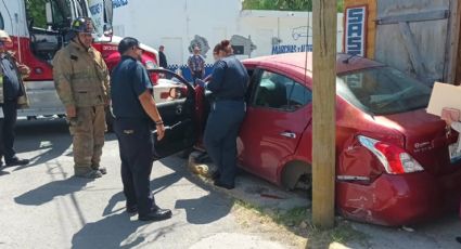 Mujer resulta ilesa luego de causar accidente en colonia Guerrero