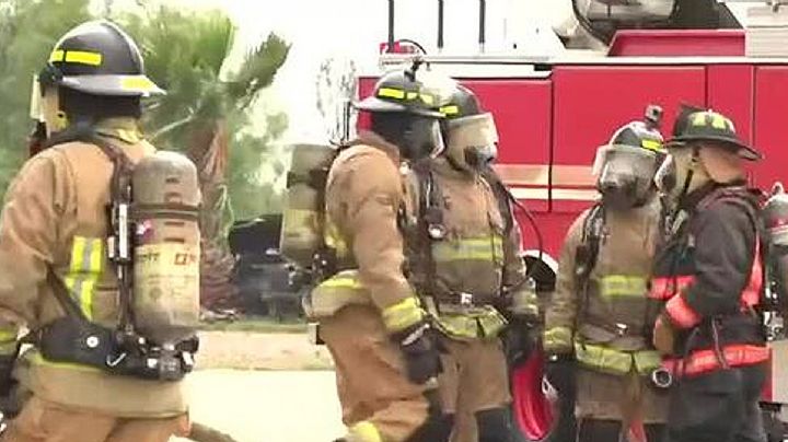 Se incendia casa en el Barrio 'Las Cruces' de Laredo; salvan la vida a mujer