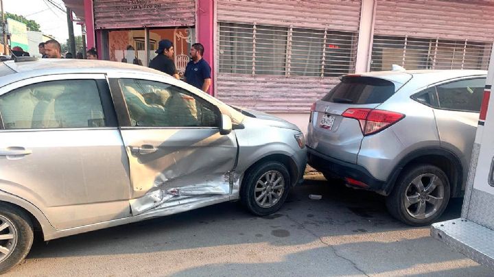 Conductor se pasa el alto y provoca triple choque en el sector centro