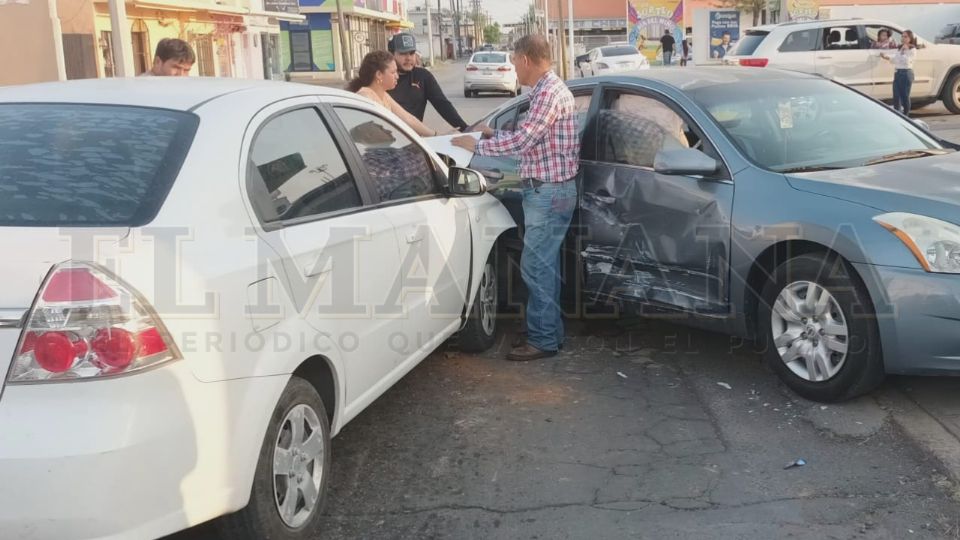 Las bolsas de aire terminaron por lastimar a su conductora, misma que sufrió el golpe por la imprudencia de otro conductor al volante