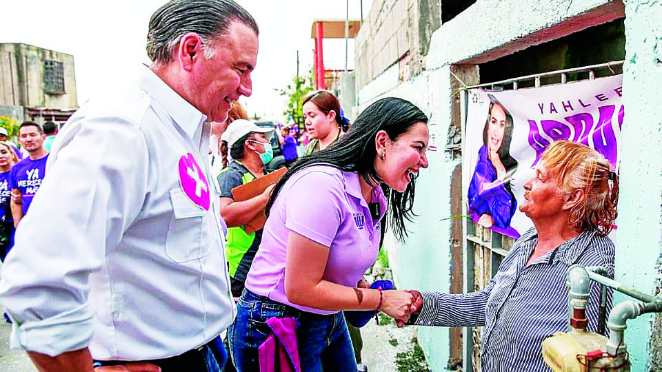 La candidata por la coalición PAN-PRI recorrió estas colonias para agradecer la lucha diaria de los neolaredenses de la zona