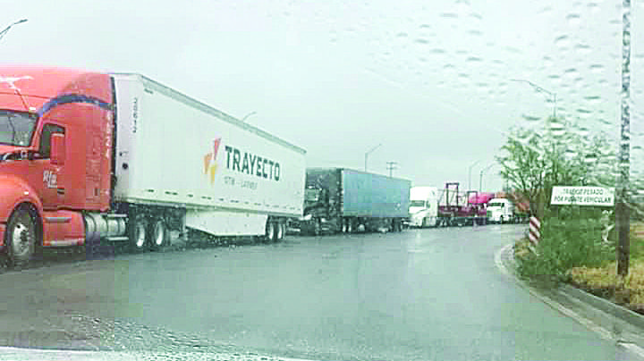 Falla sistema en Puente III; se hacen kilométricas filas al caerse sistema