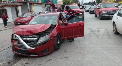 Mujeres y menor protagonizan severo choque en Bulevar Anáhuac; no lograron frenar a tiempo