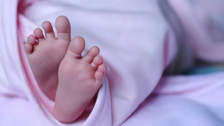 Muere bebé que rescataron por cesárea del vientre de su madre fallecida en bombardeo de Gaza