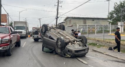 Vivo de milagro: jovencito se salva de morir tras volcar su camioneta en la colonia Palacios