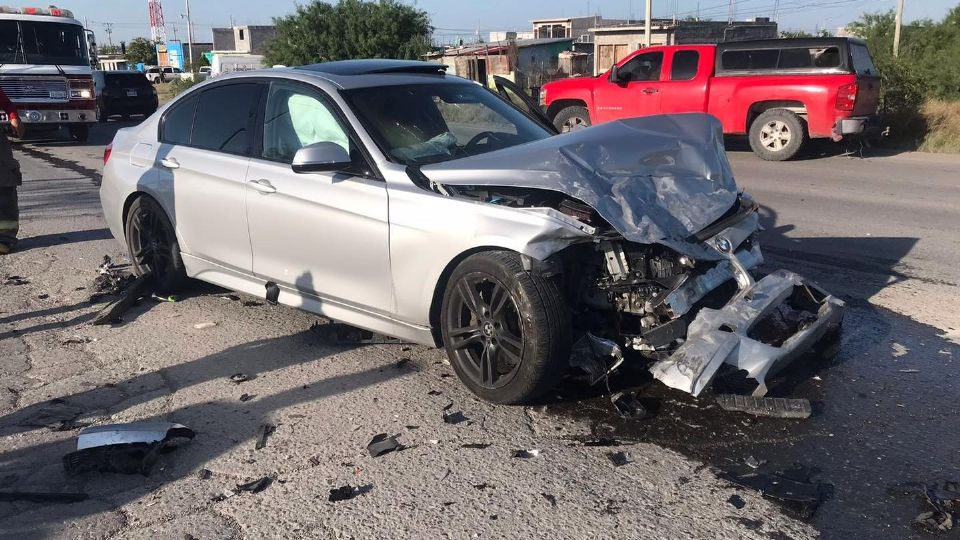 Al no lograr arrancar el vehículo, el conductor del BMW abandonó el auto