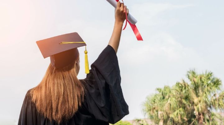 La SEP revela lista de carreras que ya no pedirán tesis para titulación