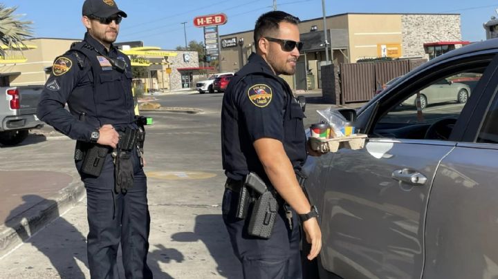 Invitan a tomarse un 'café con la policía' de Laredo, Texas; esta es la fecha y el lugar