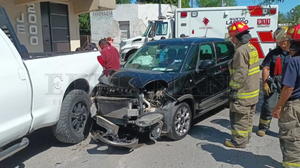 No respetar los señalamientos viales llevaron al viejito a causar un aparatoso accidente que pudo costarle la vida