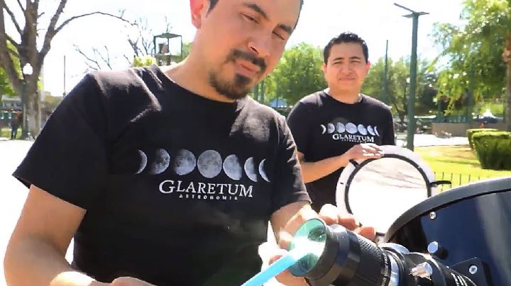 Neolaredenses demuestran lo que pasaría con tu retina si ves el eclipse sin filtro especial | VIDEO