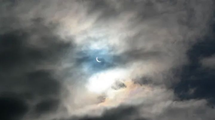 ¿Se puede ver un eclipse con el cielo nublado?