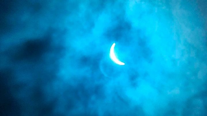 Eclipse solar 2024 en Nuevo Laredo: a pesar de las nubes se alcanza a apreciar el fenómeno