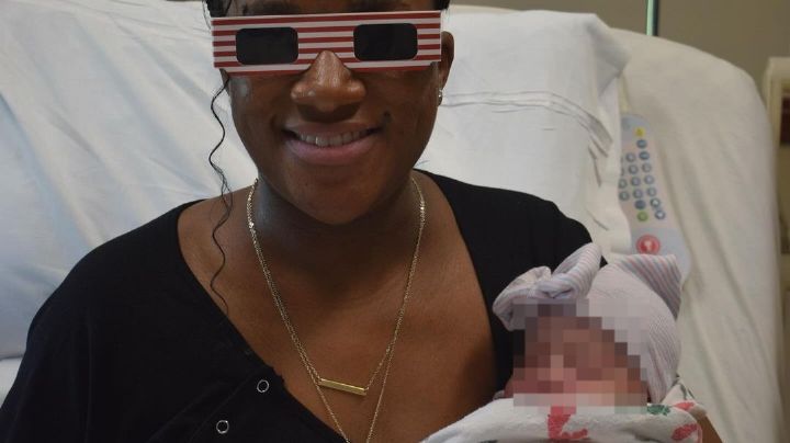 Bebita nace en hospital del Norte de Texas en pleno eclipse solar