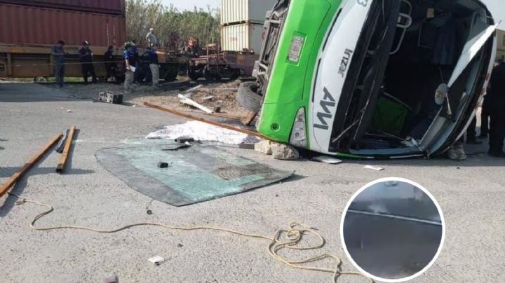 Tren embiste y vuelca a camión de pasajeros; hay un muerto y heridos I VIDEO