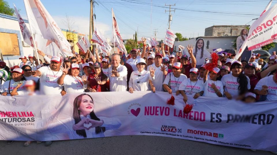 Carmen Lilia Canturosas convive con vecinos de Valles del Paraíso y miembros de la Barra de Abogados