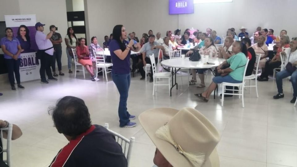 Yahleel Abdala Carmona convive con abuelitos al poniente de Nuevo Laredo