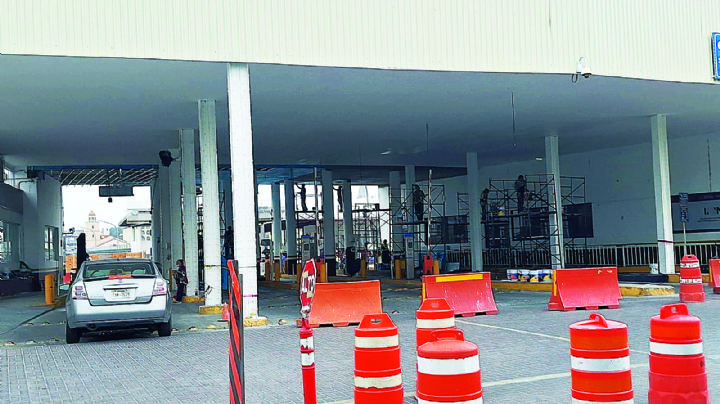 Obras hacen lento tráfico en SENTRI