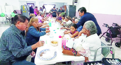 Aprovechan abuelitos brigada de salud de Cáritas