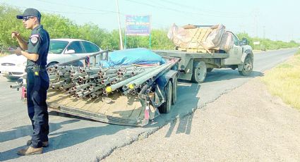 Camioncito se queda sin frenos y se estrella con otro camión en la Carretera Aeropuerto