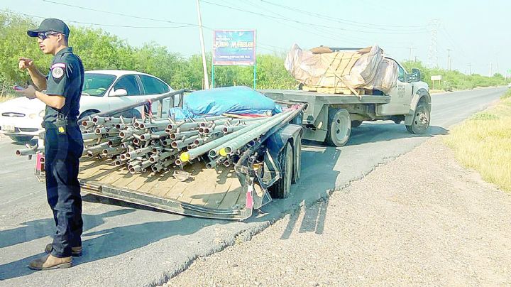 Camioncito se queda sin frenos y se estrella con otro camión en la Carretera Aeropuerto