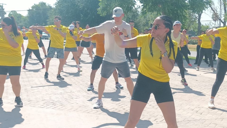 La clase de bodycombat al aire libre fue con el fin de fomentar la actividad física.