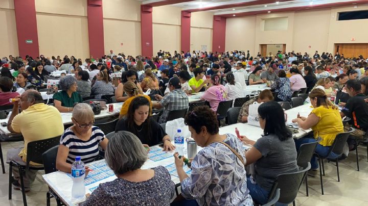 Disfrutan cientos bingo de EL MAÑANA en el Centro Cívico