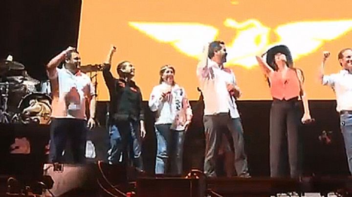 Se desploma escenario del cierre de campaña de Máynez: hay 5 muertos | VIDEO