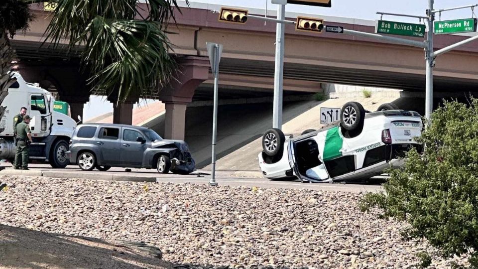 Vuelca agente de la patrulla fronteriza en Laredo