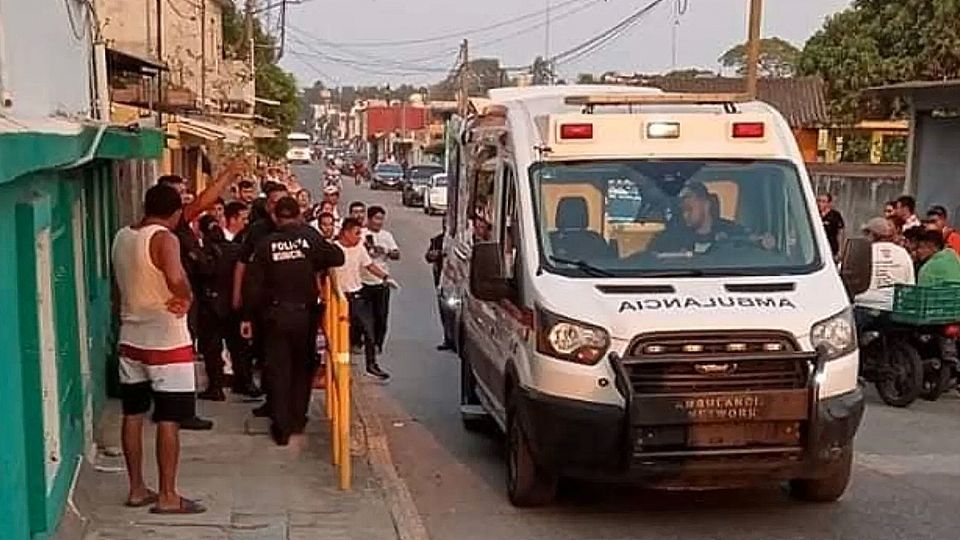 Muere niño por defender a su madre