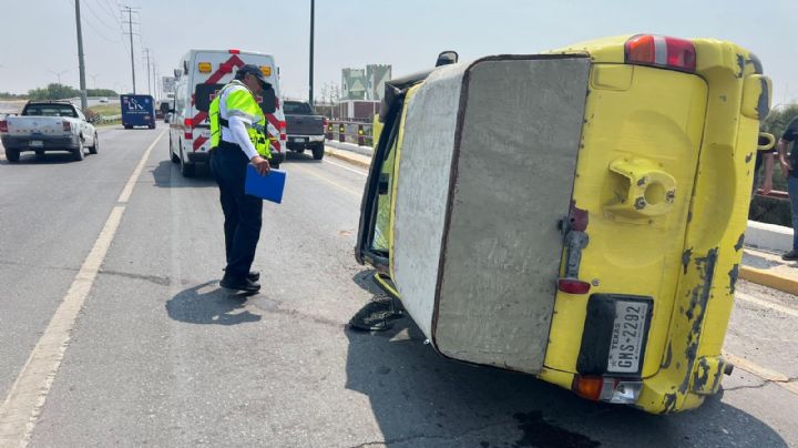 Nuevo Laredo: joven vuelca su camioneta en Bulevar Colosio