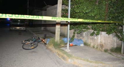 Ciclista cae muerto en la banqueta, a espalda de la zona de tolerancia en Nuevo Laredo