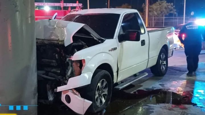 Embarazada y ebria choca su camioneta; la destrozó por completo