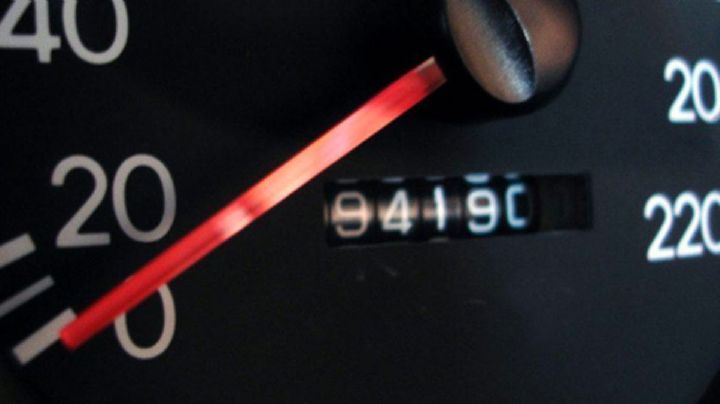 ¿Se puede alterar el kilometraje de un auto usado?