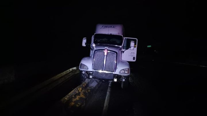 Nuevo Laredo: fuertes lluvias provocan aparatoso accidente en el Kilómetro 13