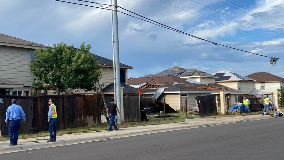 Techos arrancados, árboles caídos, incluso electrodomésticos estropeados fueron el saldo de esta súper tormenta en esta sección de la ciudad fronteriza