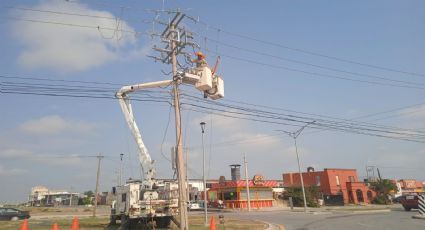 Llegan refuerzos de trabajadores de la CFE a restablecer suministro eléctrico que dejó la tormenta