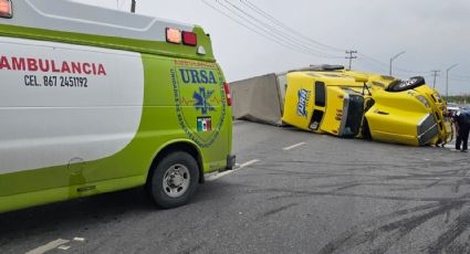 Trailero se salva de morir tras sufrir volcadura en Nuevo Laredo