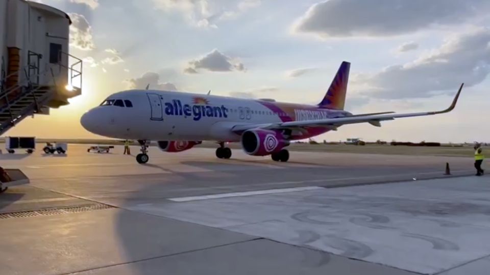 Hoy salió el primer vuelo de Laredo a Los Ángeles