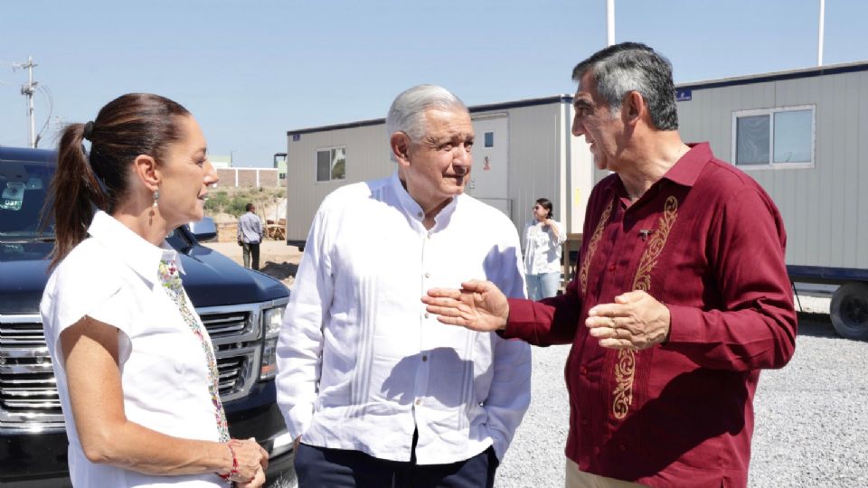 La presidenta electa Claudia Sheinbaum, el presidente Andrés Manuel López Obrador, y el gobernador de Tamaulipas, Américo Villarreal, en las instalaciones de la ANAM.