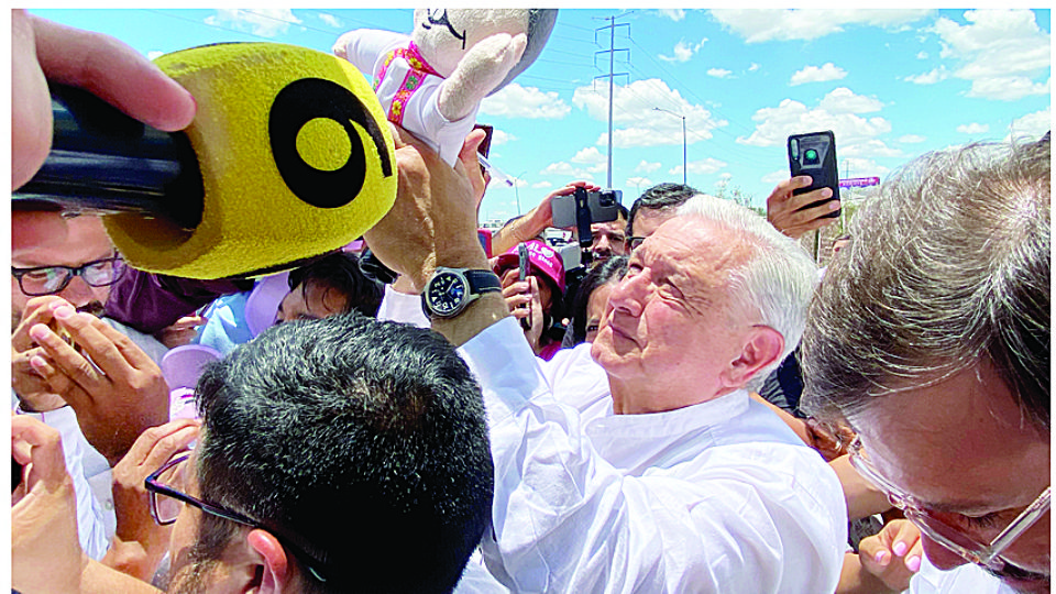 Neolaredenses demostraron el cariño al Presidente de México