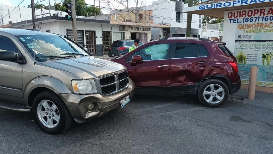 Otra camioneta quedó golpeada