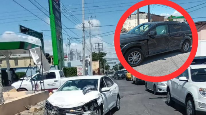 Conductores provocan aparatoso accidente en la colonia Guerrero; ambos alegaron tener luz verde