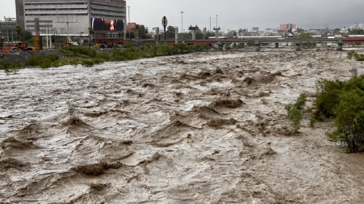 Se desgajan carriles de avenida Constitución en Monterrey | VIDEO